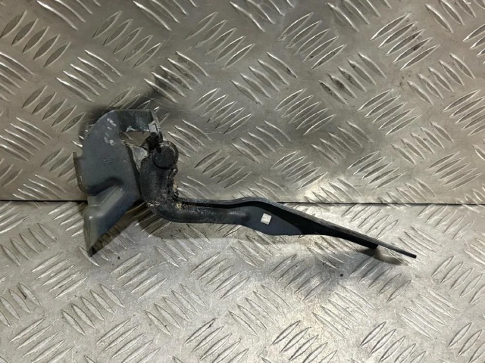 Петля капота левая для Mazda 3 BK 2002-2009