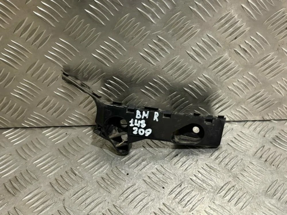 Направляющая заднего бампера правая для Mazda 3 BM 2013-2019