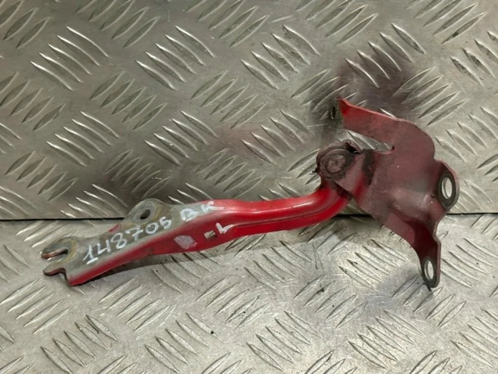 Петля капота левая для Mazda 3 BK 2002-2009