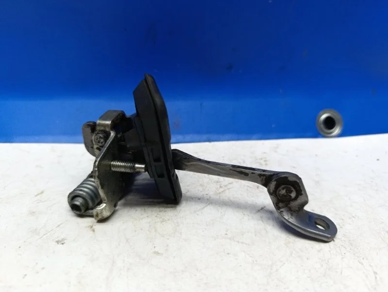 Ограничитель двери Renault Logan 1 2014 804305879R L90 1.4 K7J710, передний левый