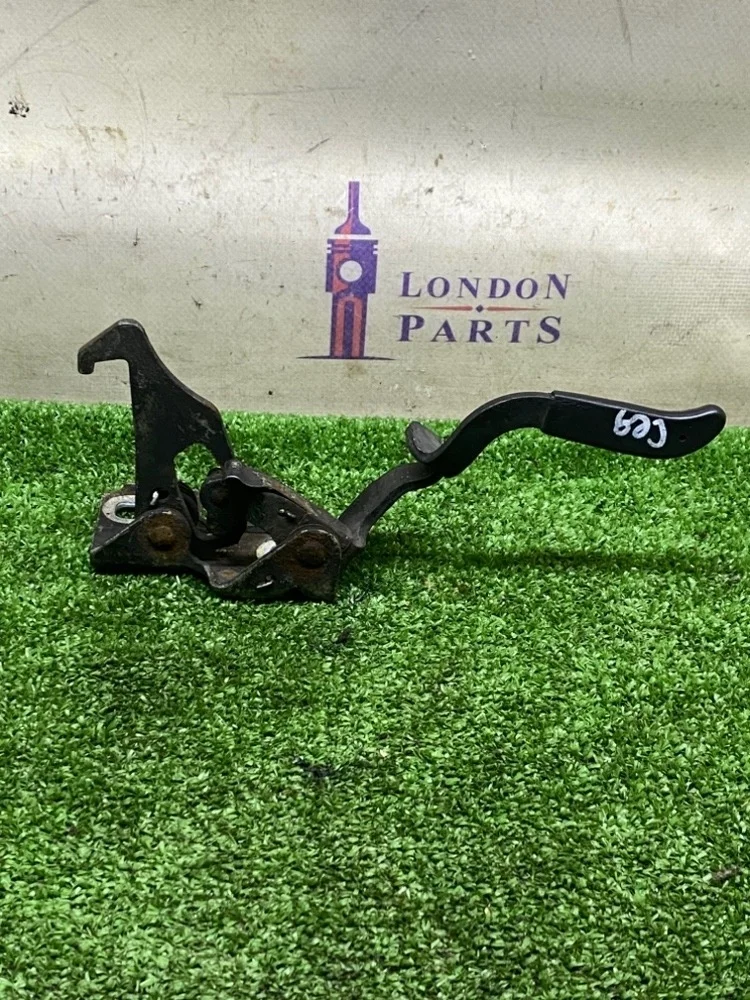 Крюк капота BMW E46