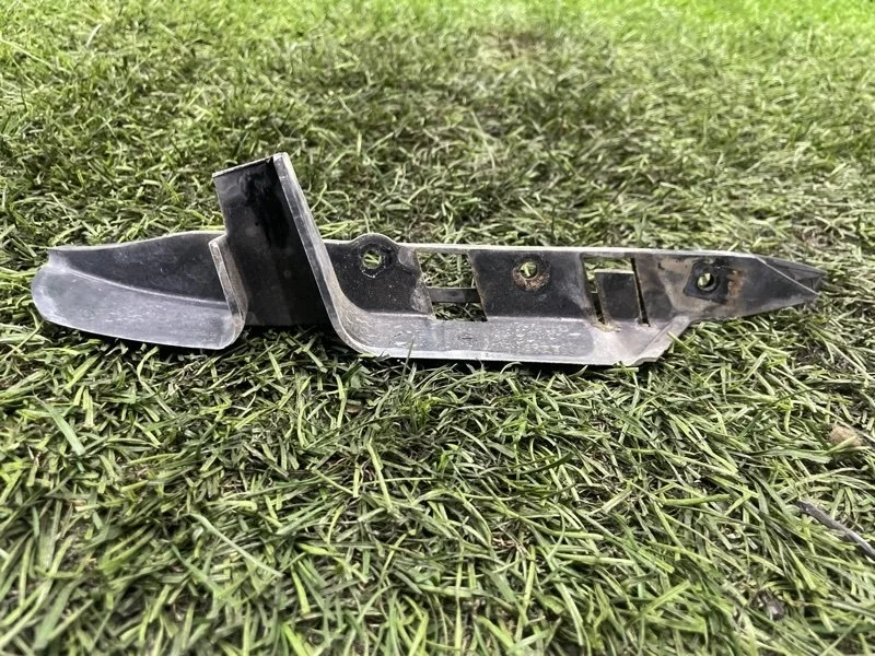 Кронштейн бампера BMW 5 2008 51117033706 E60 N52B30, передний правый