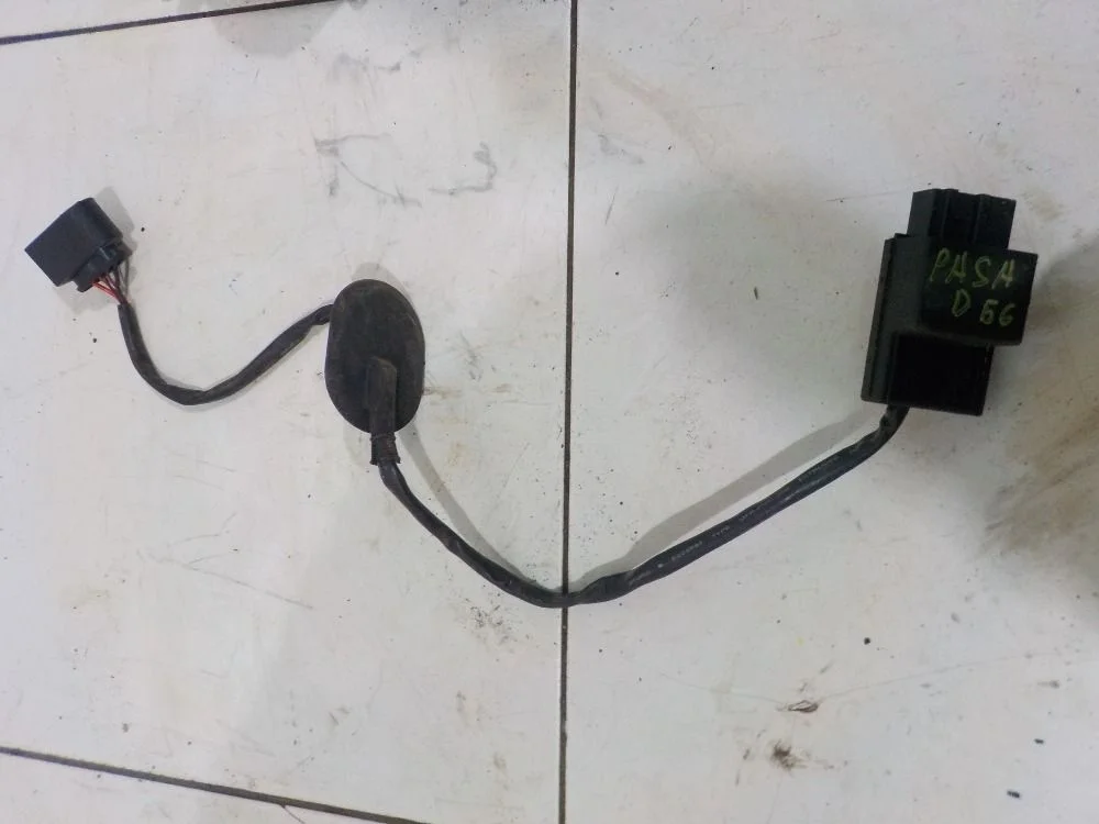 Блок управления топливным насосом Volkswagen Passat B6 (2005—2010)