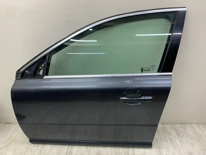 Дверь VOLVO V70 2009 32228890 УНИВЕРСАЛ D4204T, передняя левая