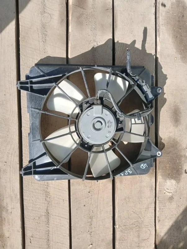 Диффузор вентилятора в сборе Honda Civic 8 2006-2011 19015RNAA01 4D