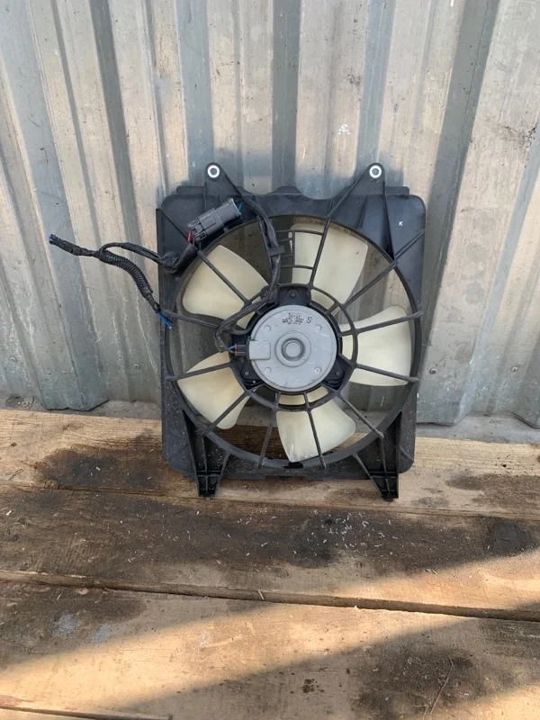 Диффузор вентилятора в сборе Honda Civic 8 2006-2011 19015RNAA01 4D