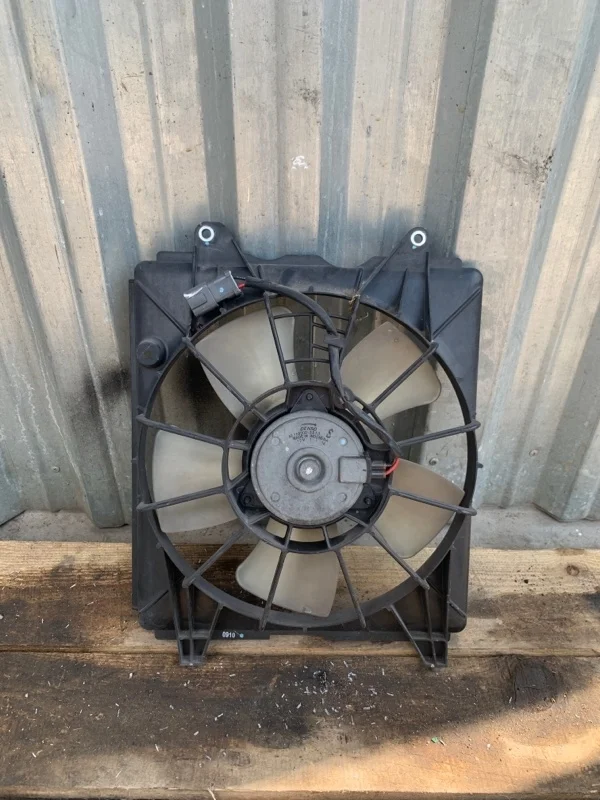 Диффузор вентилятора в сборе Honda Civic 8 2006-2011 19015RNAA01 4D