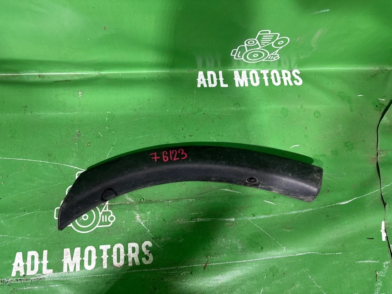 Молдинг крыла Mitsubishi Outlander 3 2012-2021 7407A317, задний левый