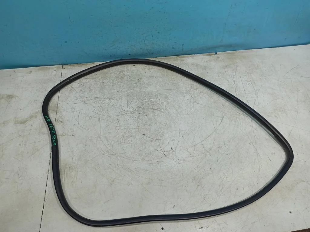 уплотнитель дверного проема Hyundai Getz 2005-2011  19.09.2006