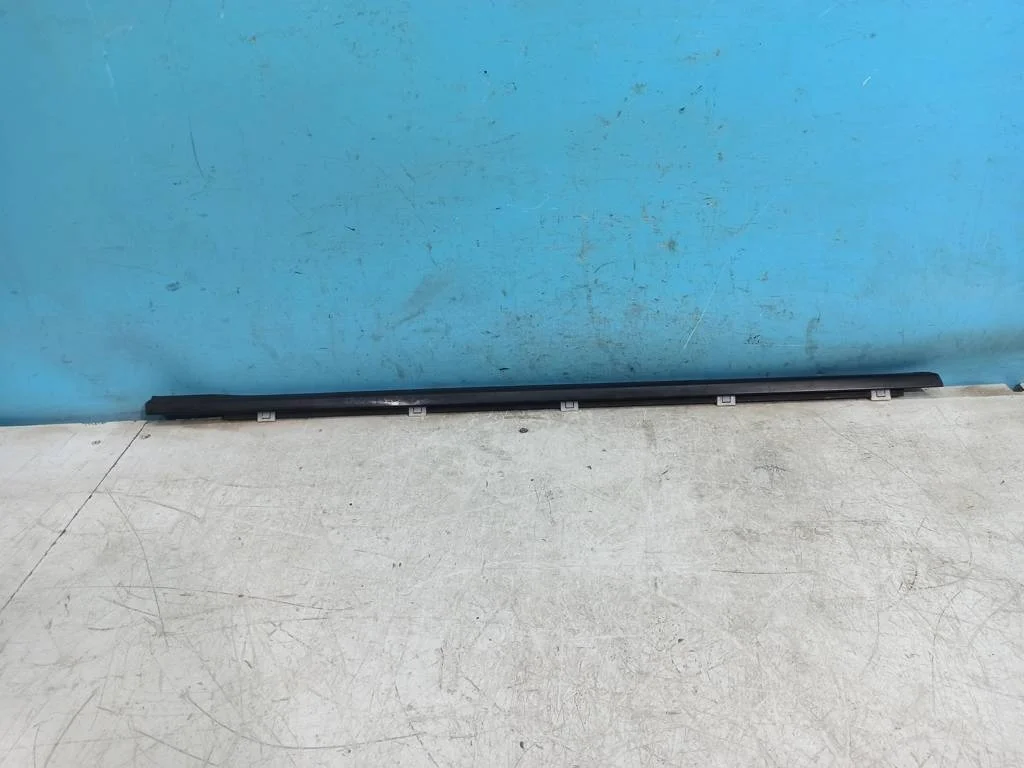 молдинг стекла Kia Ceed 1 2006-2010  20.06.2007