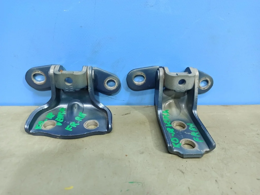 петли двери Kia VENGA 1 2009-2014  07.12.2012