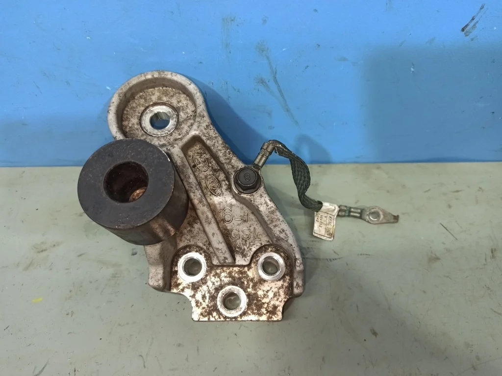 кронштейн опоры двигателя Kia RIO 2 хэтчбек 2009-2011  22.10.2010