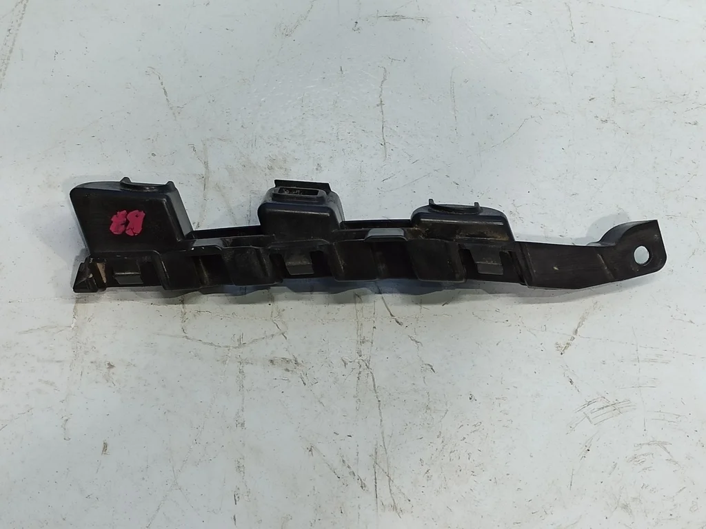 кронштейн переднего бампера VW Passat B7 2011- 2015