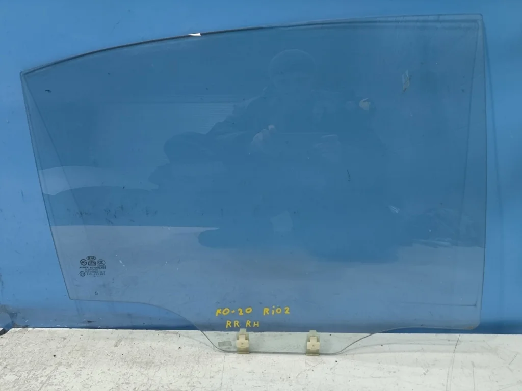 стекло Kia RIO 2 хэтчбек 2009-2011  22.10.2010
