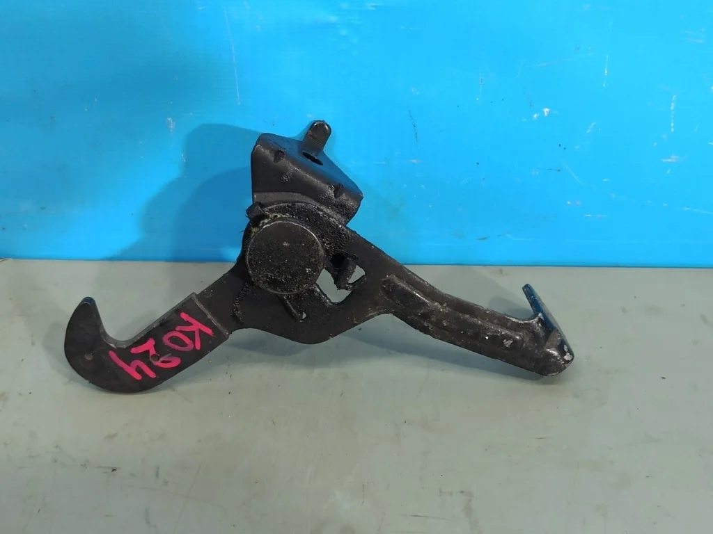 фиксатор замка капота Kia Sorento 2 XM FL 2012-2020  06.10.2012