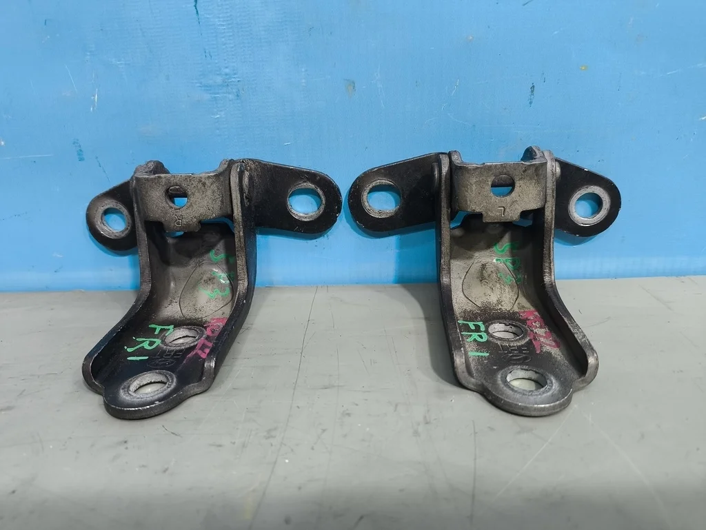 петля двери Kia Sportage 3 2010-2014  12.06.2012