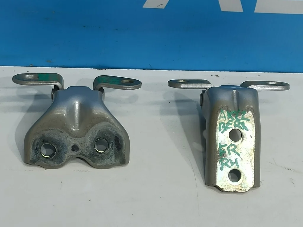 петли двери Kia Cerato 4 BD 2018-2021  01.22.2021