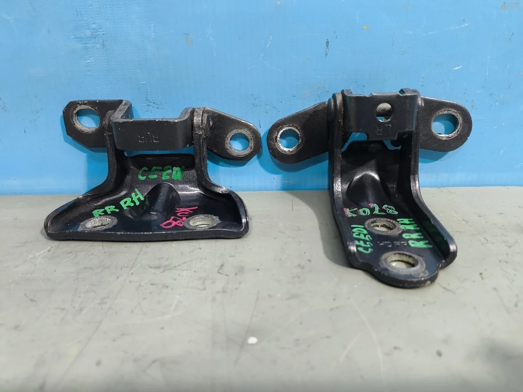 петли двери Kia Ceed 1 2010-2012  06.10.2010