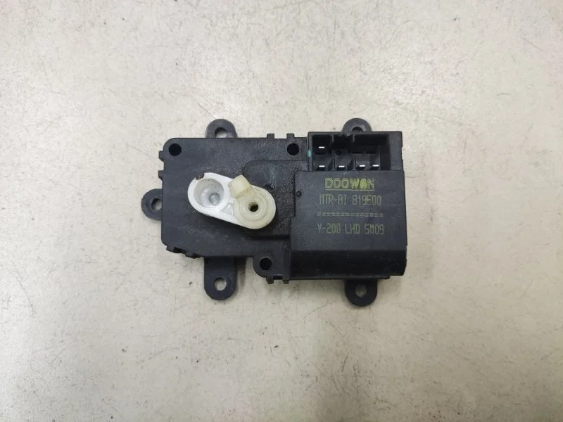 Моторчик заслонки отопителя SsangYong Rexton 1