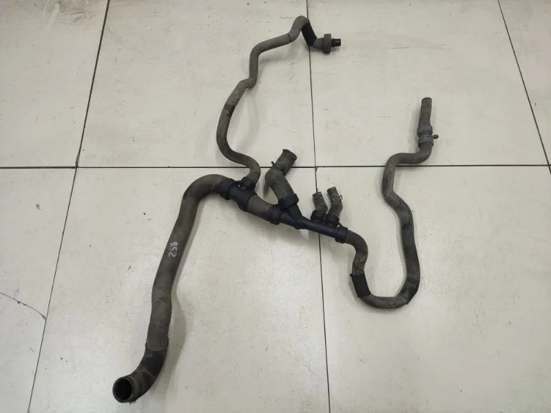 Патрубок системы охлаждения Renault Duster 1