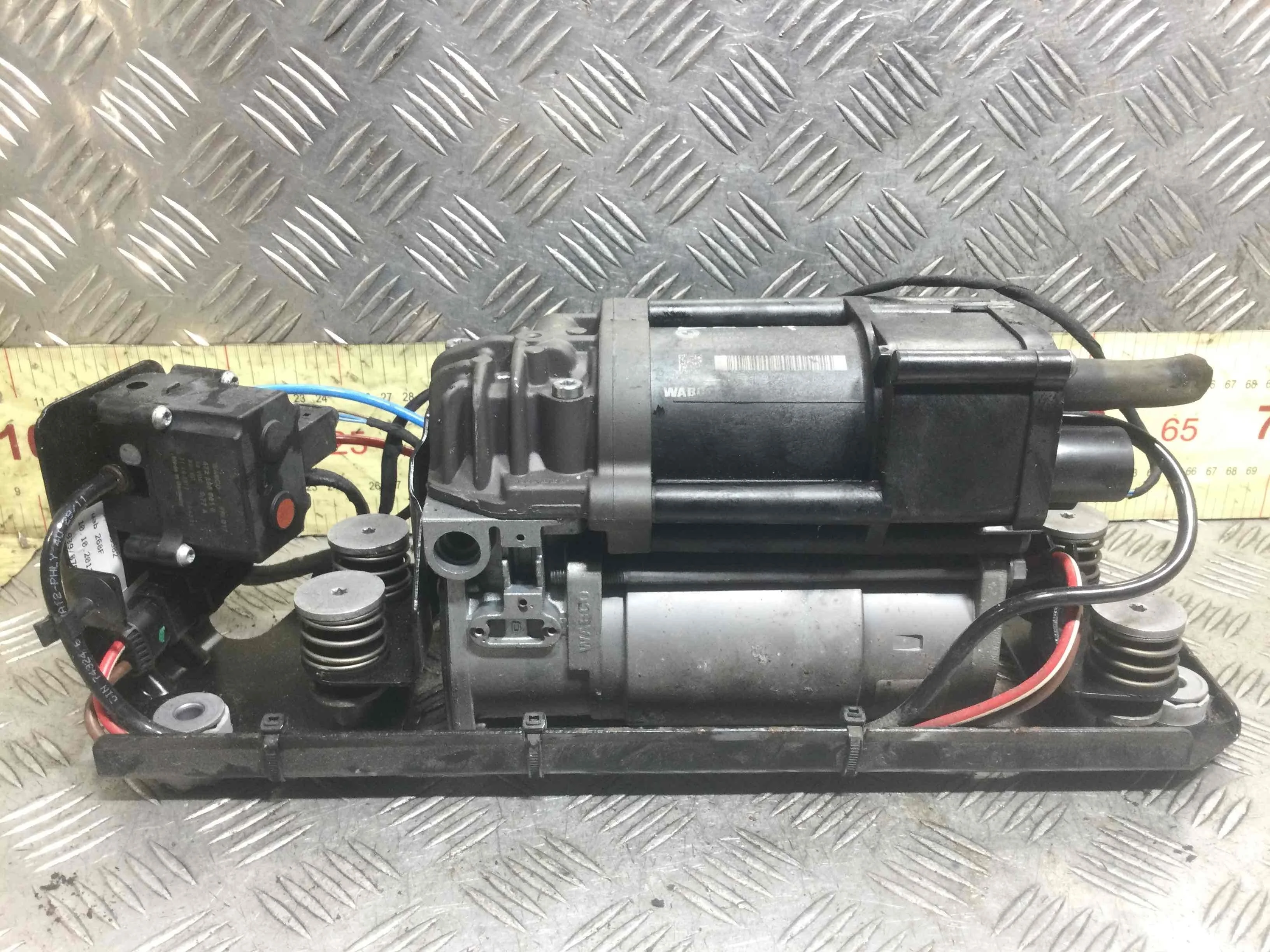 Компрессор пневмоподвески BMW 5-Series 5-Series F10 2009 - 2016 бензин 2.0 i Автомат Универсал