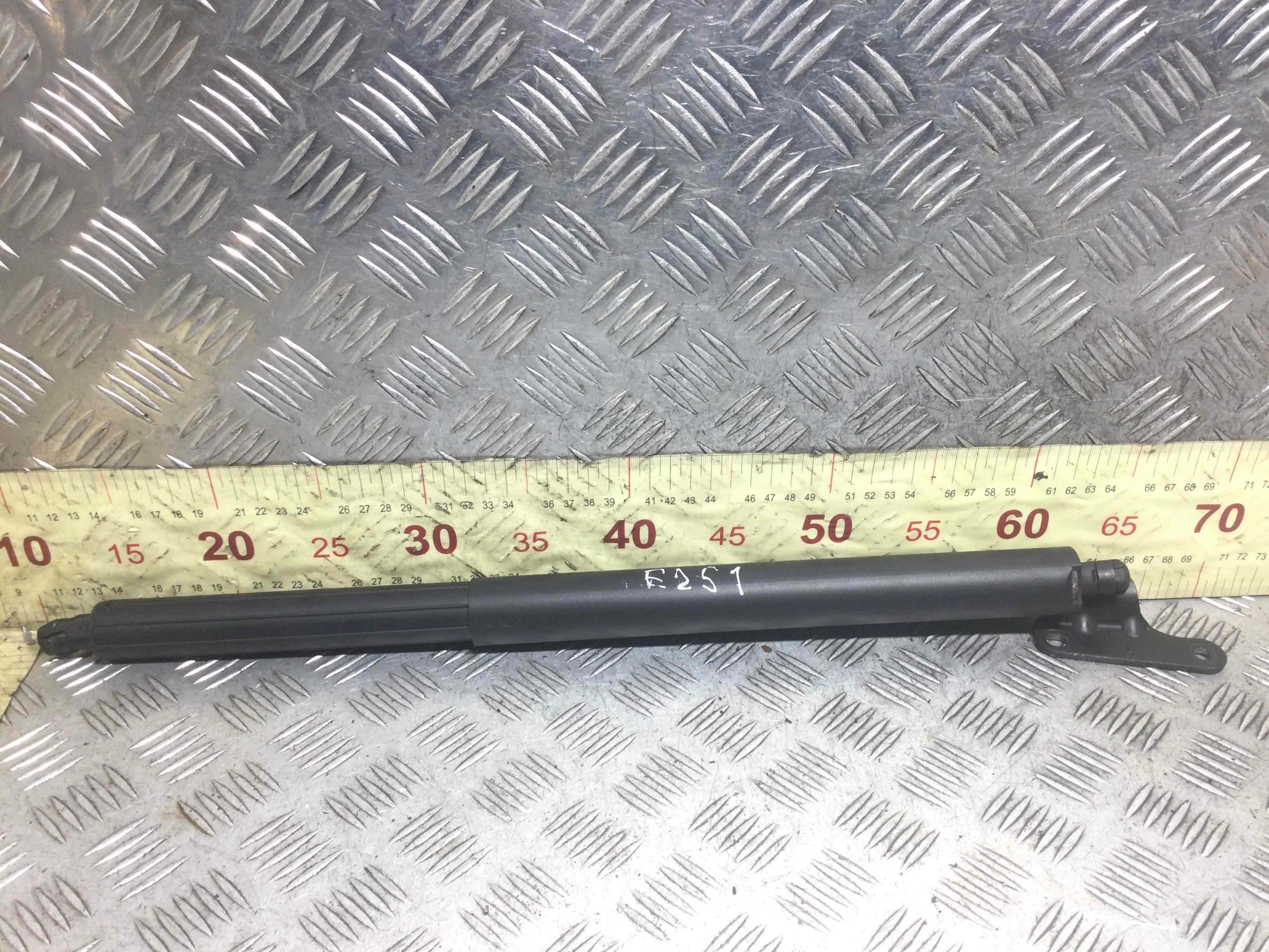 Амортизатор крышки багажника (3-5 двери) Mercedes GL GL (X164) 2006 - 2012 дизель 4.2 CDI Автомат Внедорожник