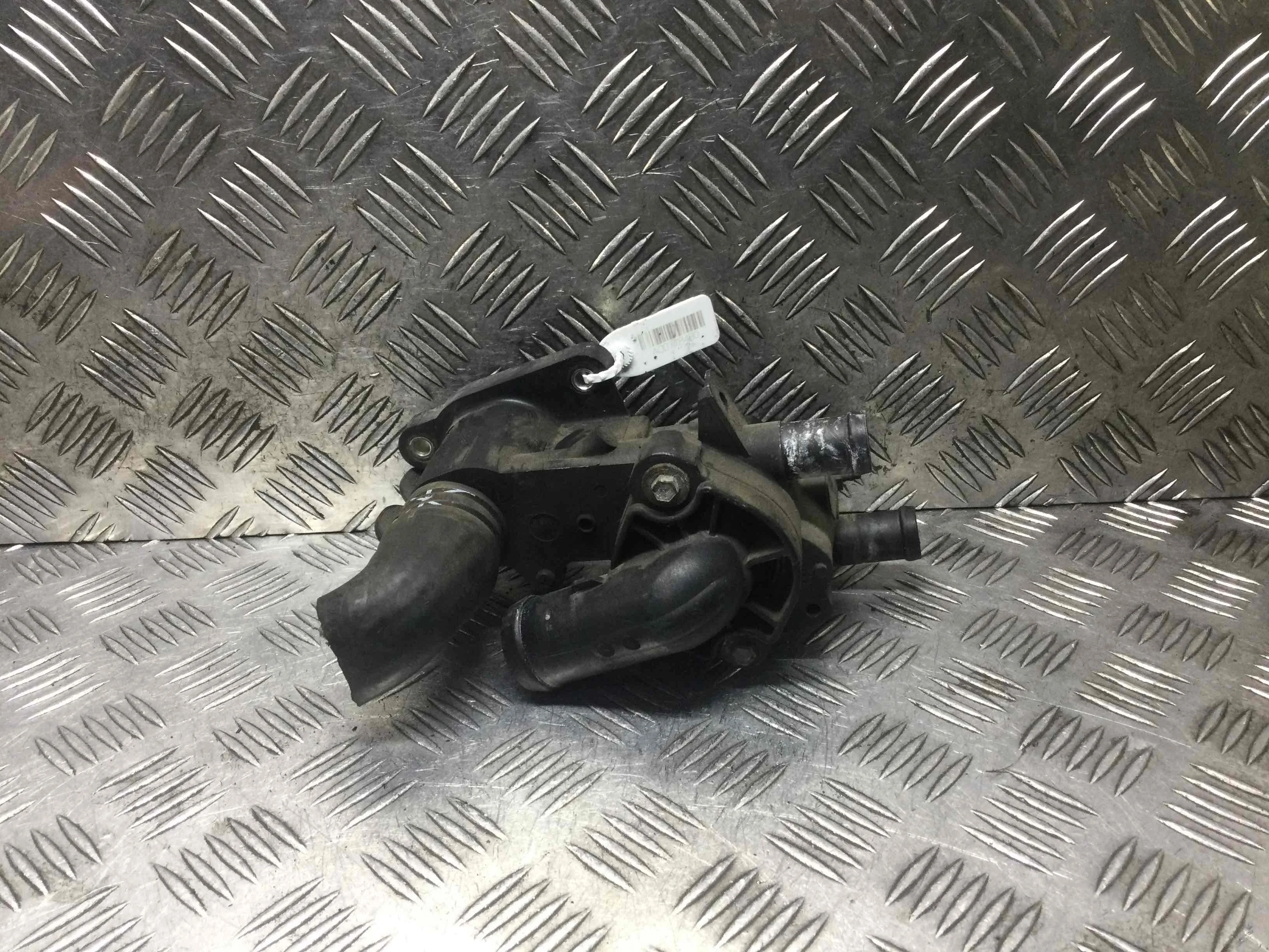 Корпус термостата Volkswagen Polo 5 поколение (2009-2015) бензин 1.4 i Автомат Лифтбэк