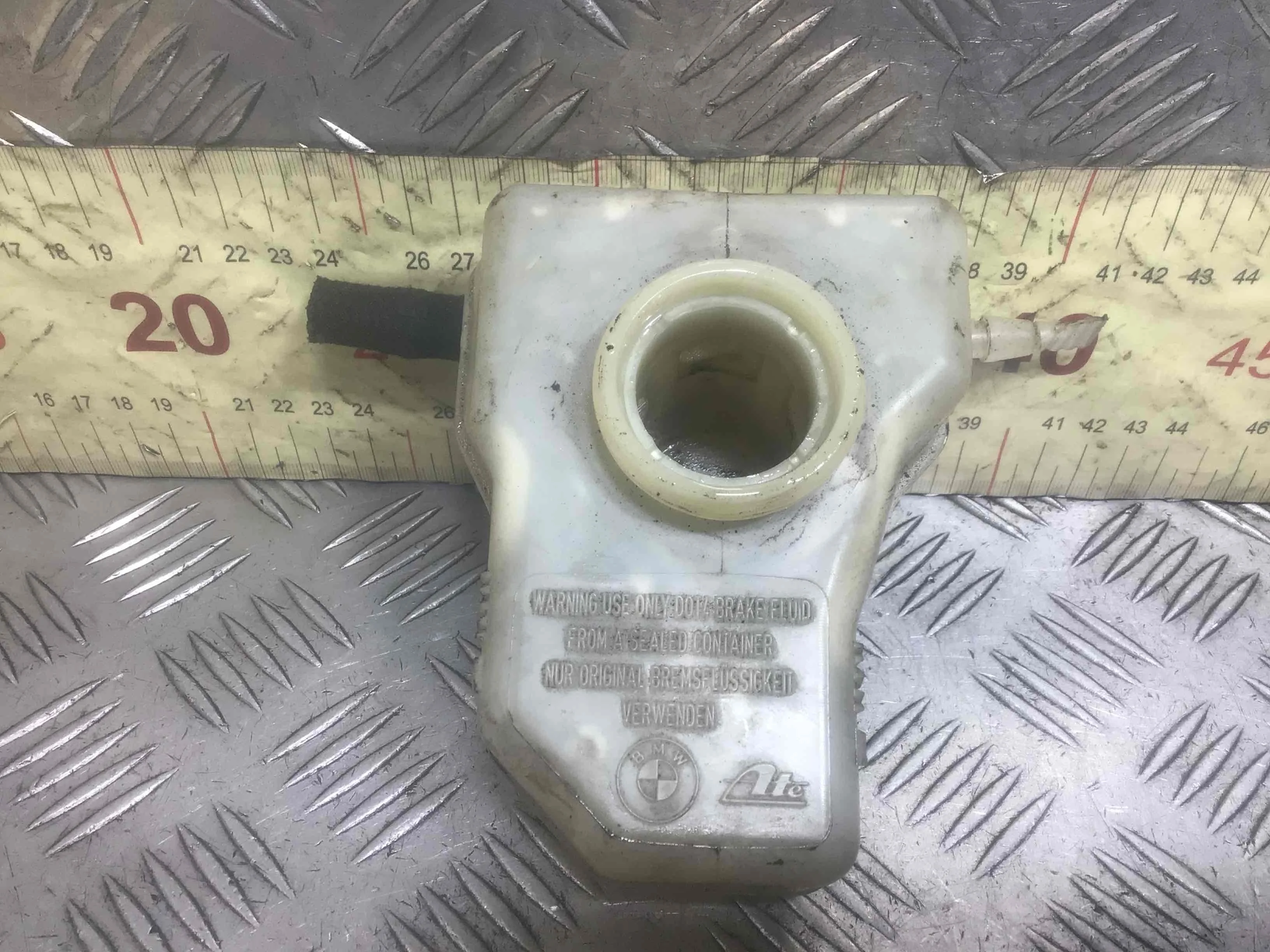 Бачок главного тормозного цилиндра BMW 3-Series 3-Series E90/E91/E92/E93 2005 - 2010 бензин 2.0 i Механика Универсал