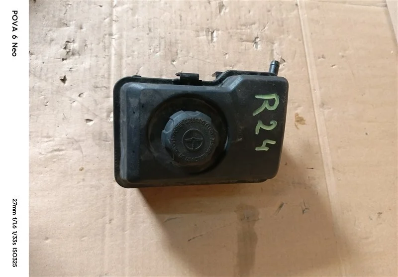 Бачок гидроусилителя руля Volvo XC90 2006 30680304 D5244T