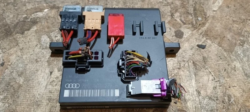 Блок управления бортовой сети Audi A4 2003 8E5