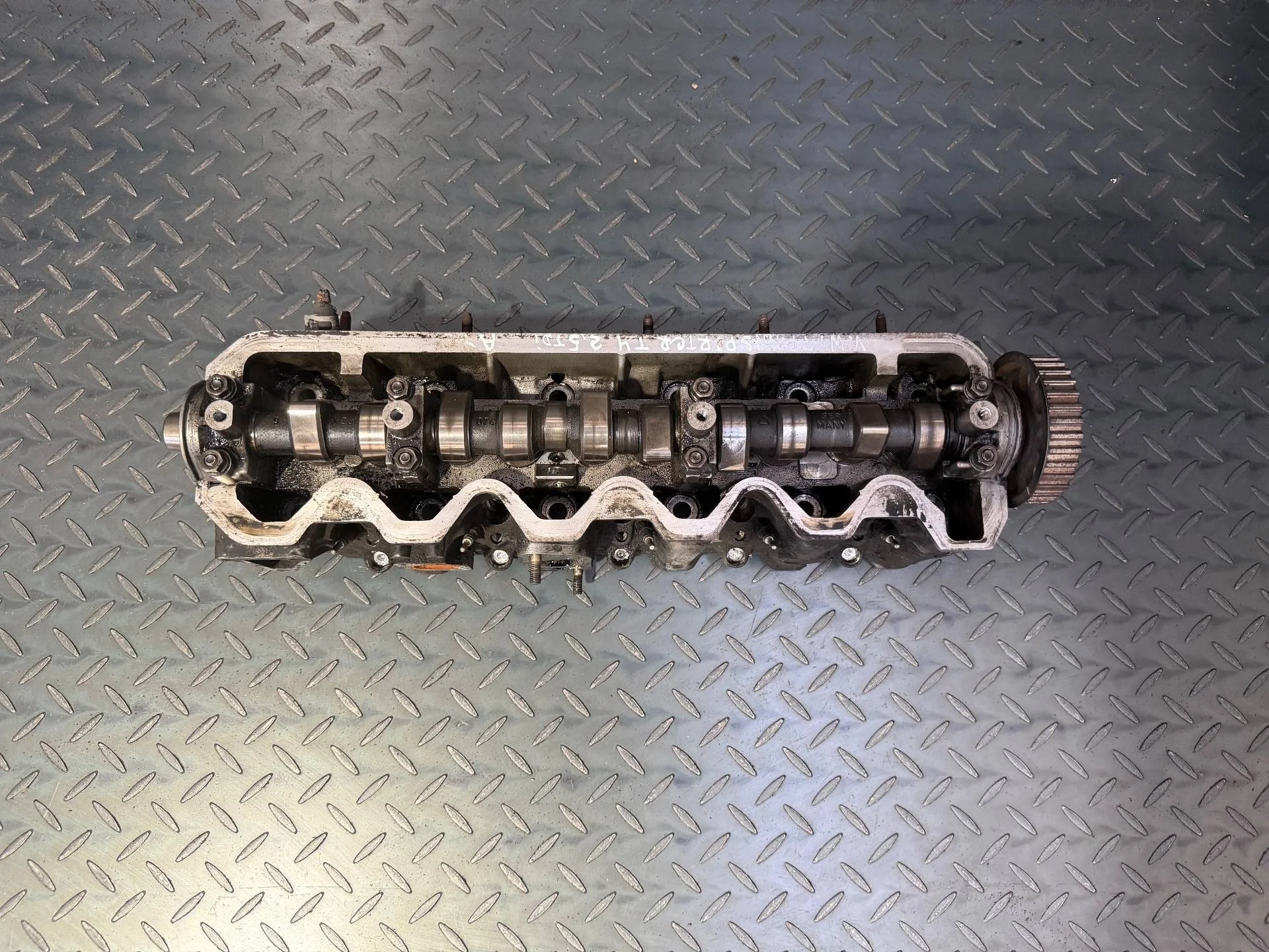 головка блока цилиндров Volkswagen Transporter T4