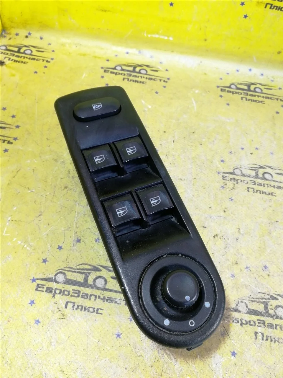 Блок управления стеклоподъемниками Renault Kaptur 254118722R J5