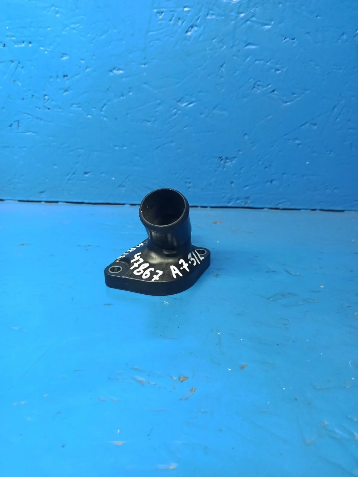 Фланец системы охлаждения Nissan Tiida C11 (2004—2012)