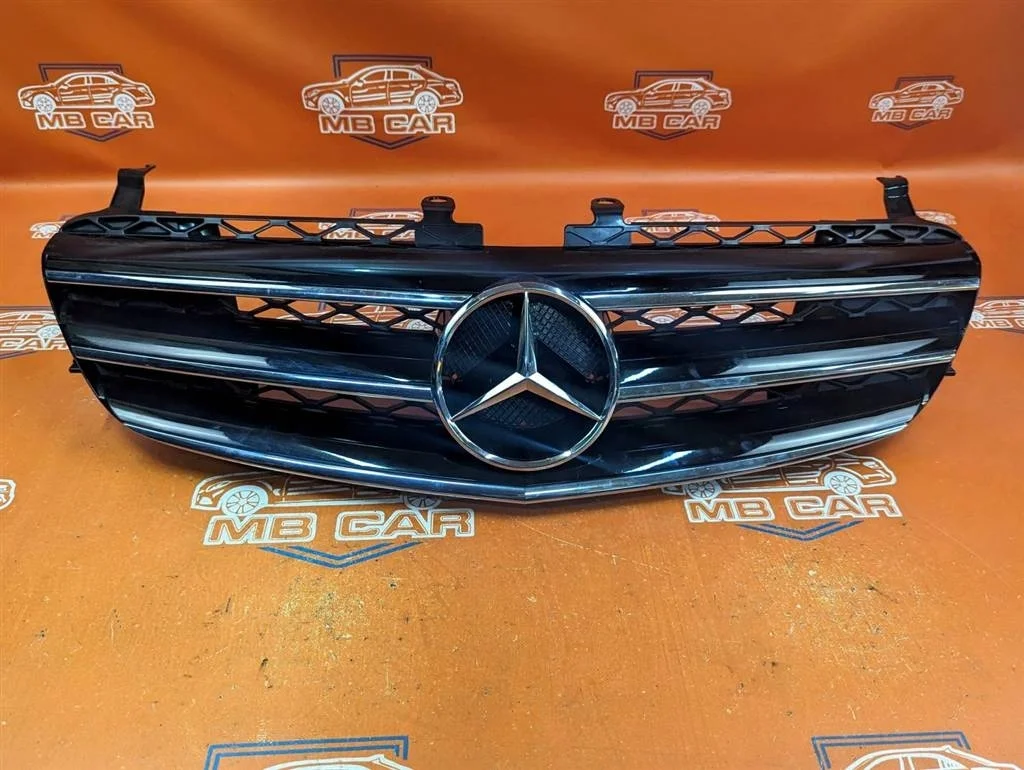 Решетка радиатора Mercedes-Benz