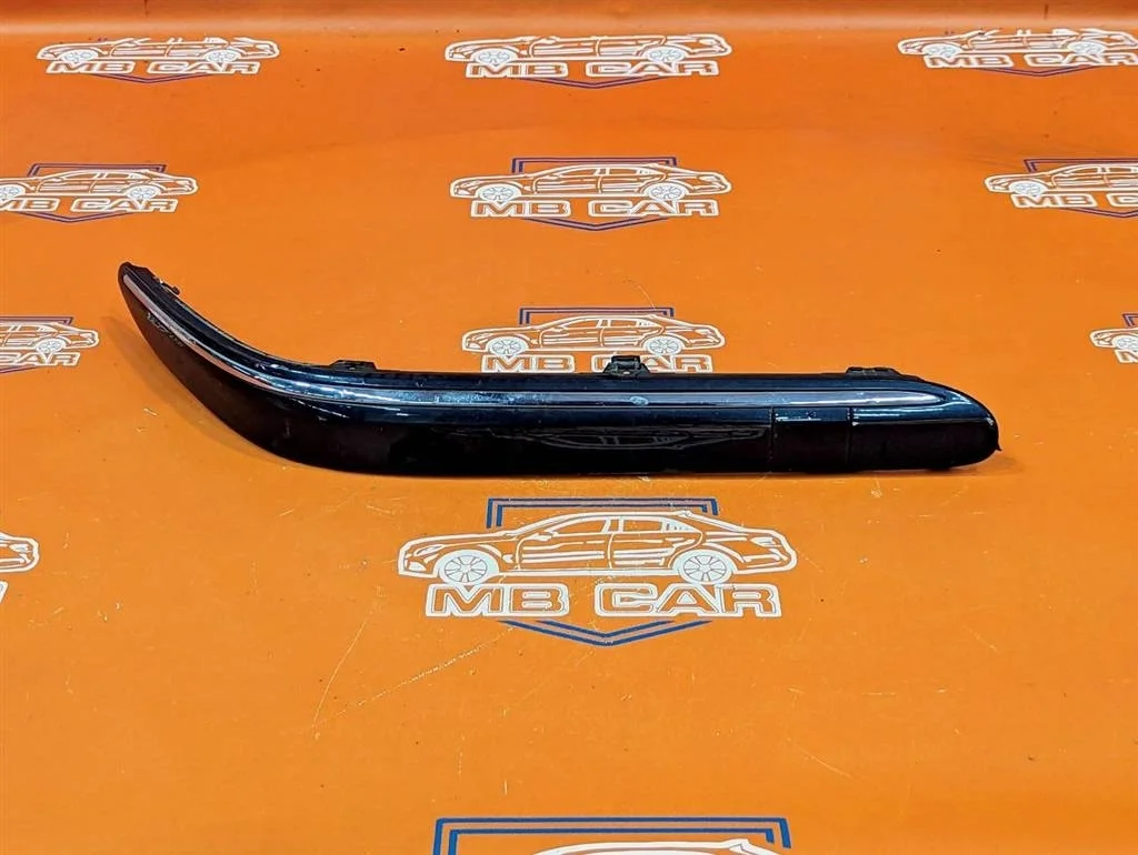 Накладка переднего бампера Mercedes-Benz