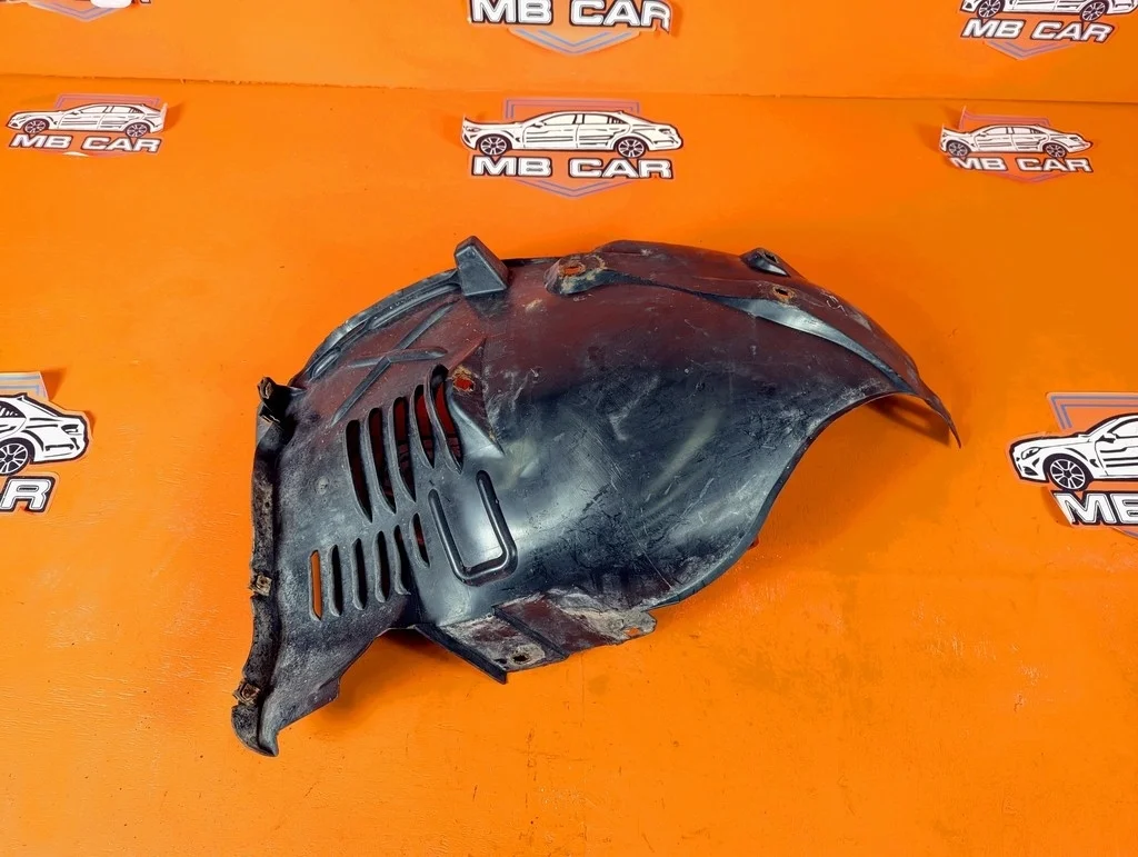 Подкрылок передний правый, передняя часть Mercedes-Benz