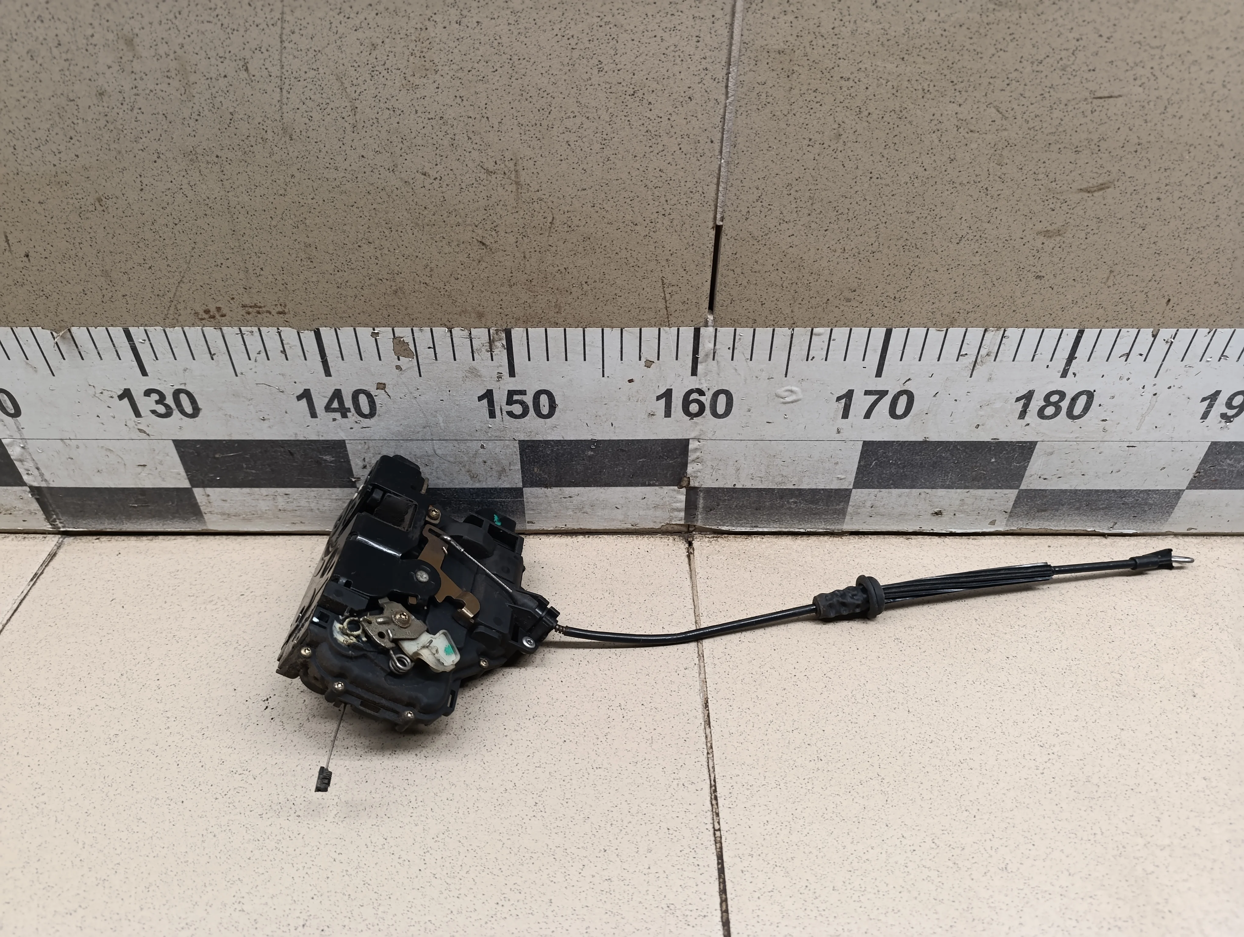 Замок двери передней правой Octavia (A4 1U-) 2000-2011