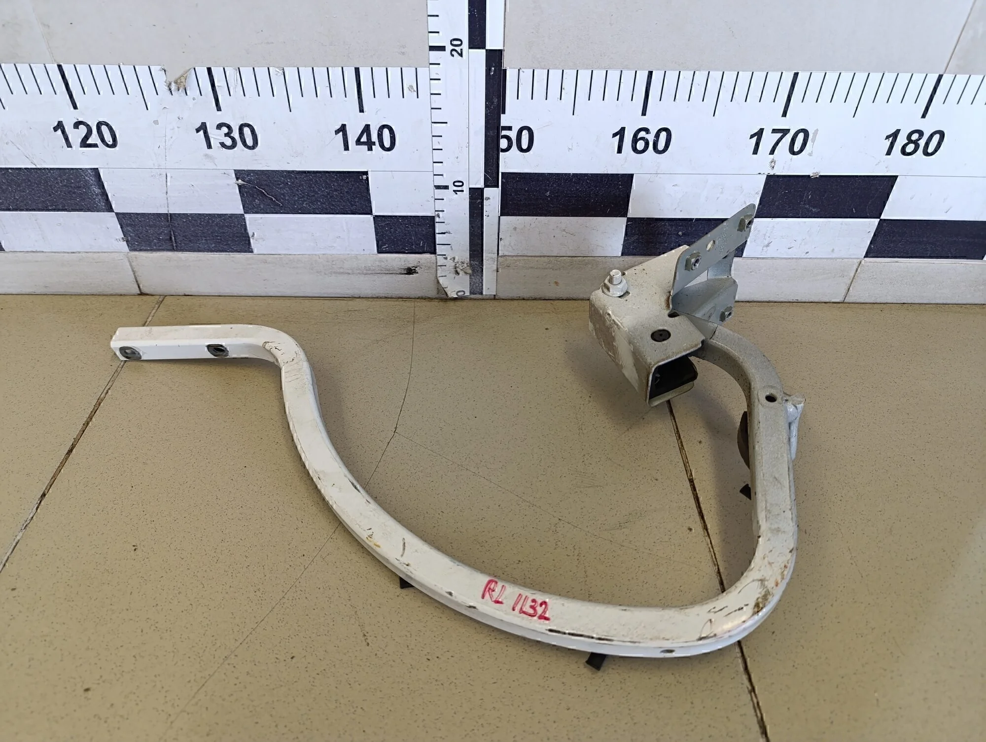 Петля крышки багажника Polo (Sed RUS) 2011>