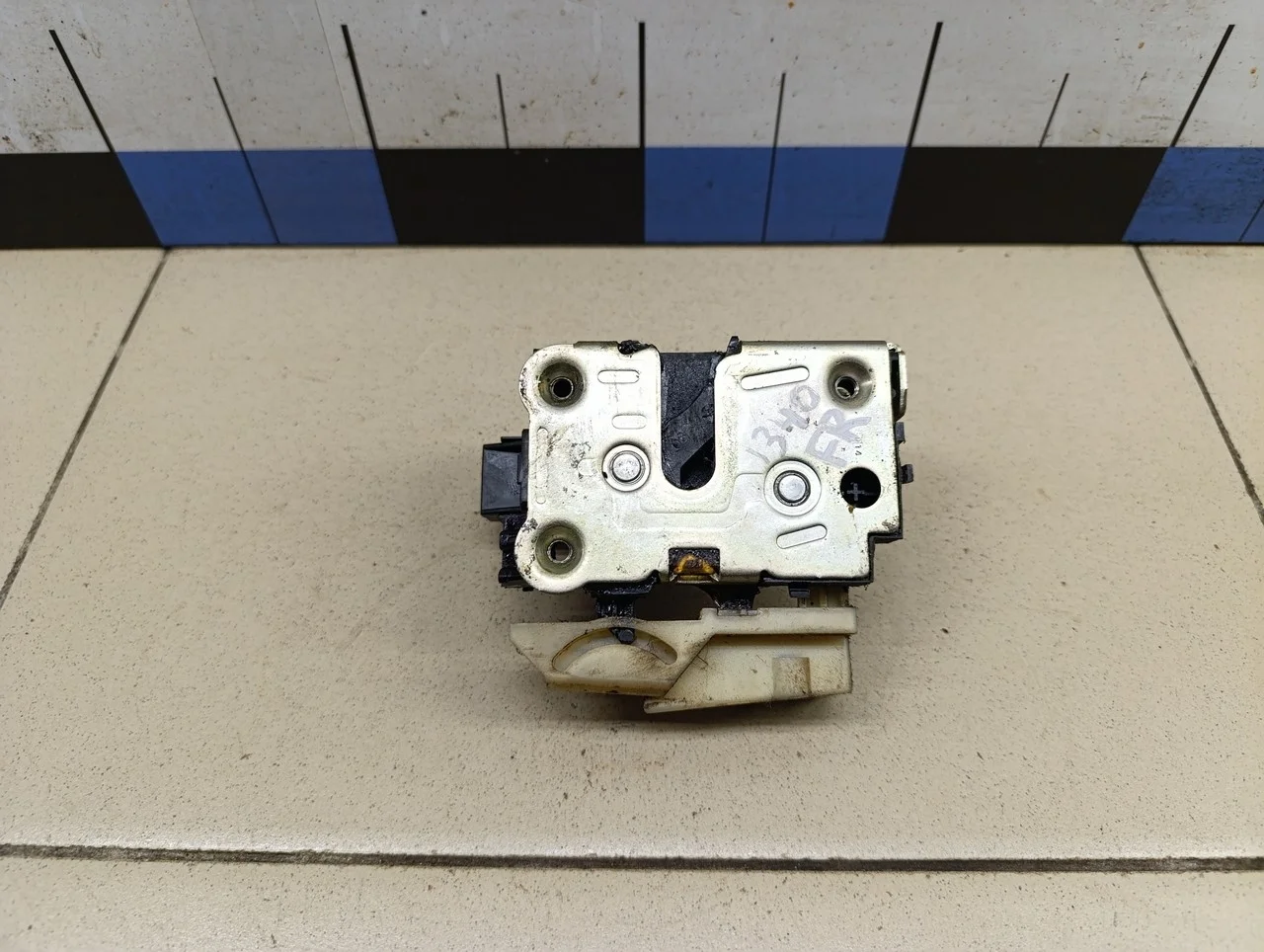 Замок двери передней правой Duster 2012>