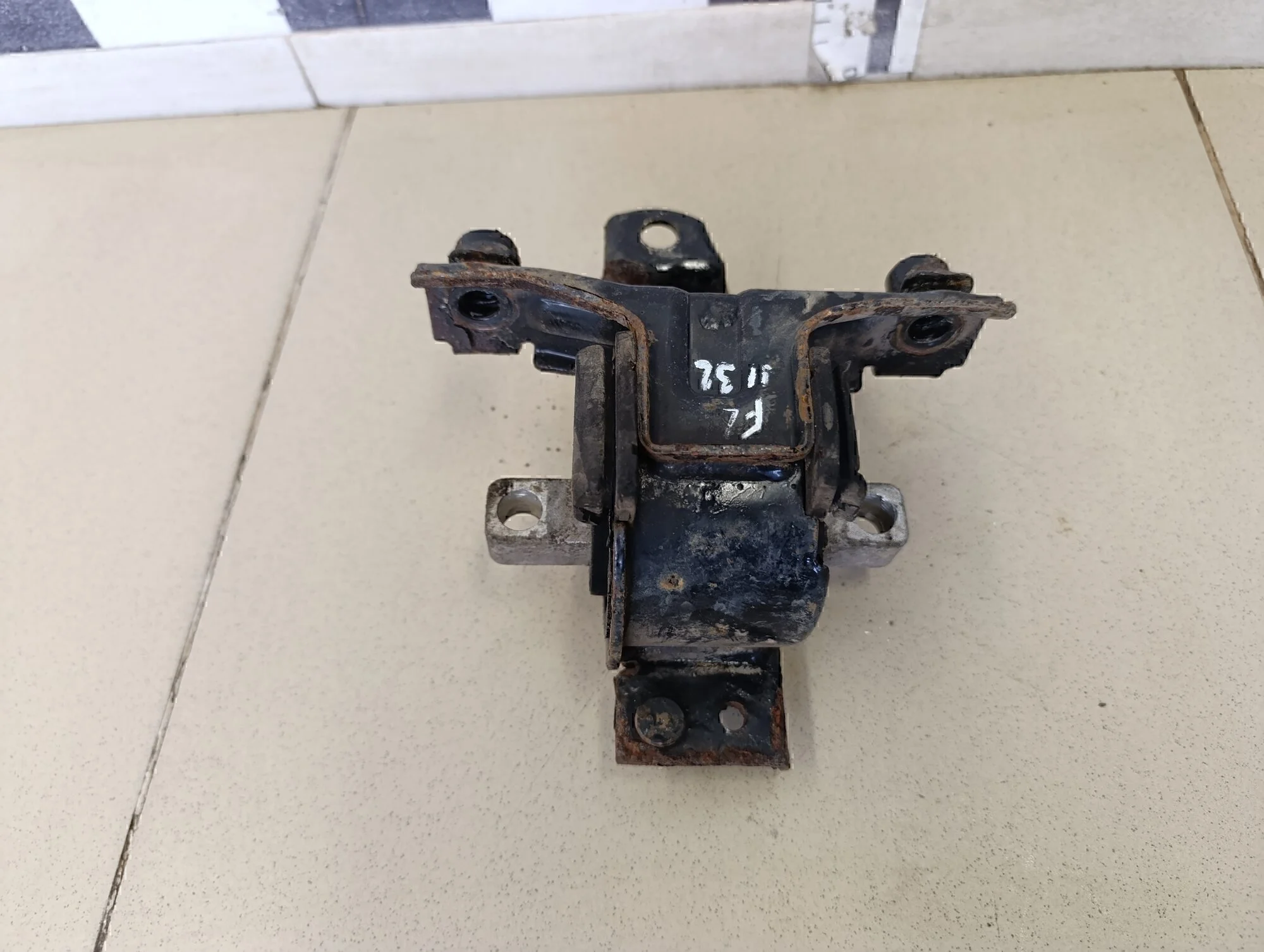 Опора КПП левая Fabia 1999-2006