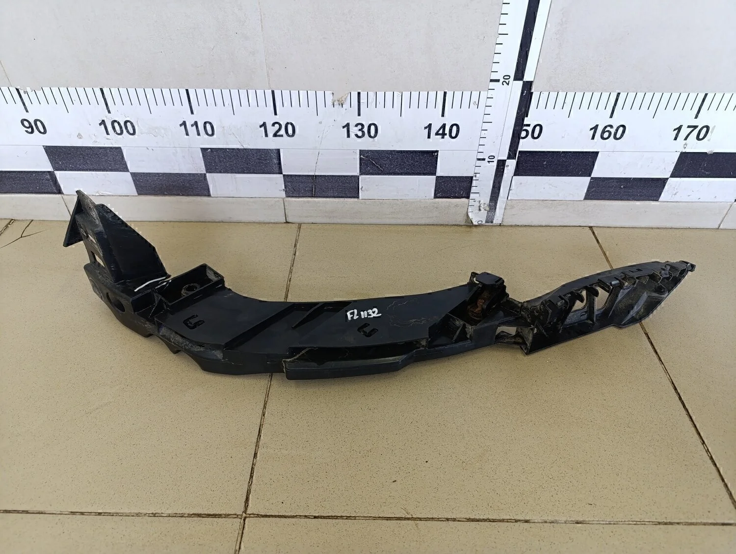 Кронштейн фар левый Polo (Sed RUS) 2011>