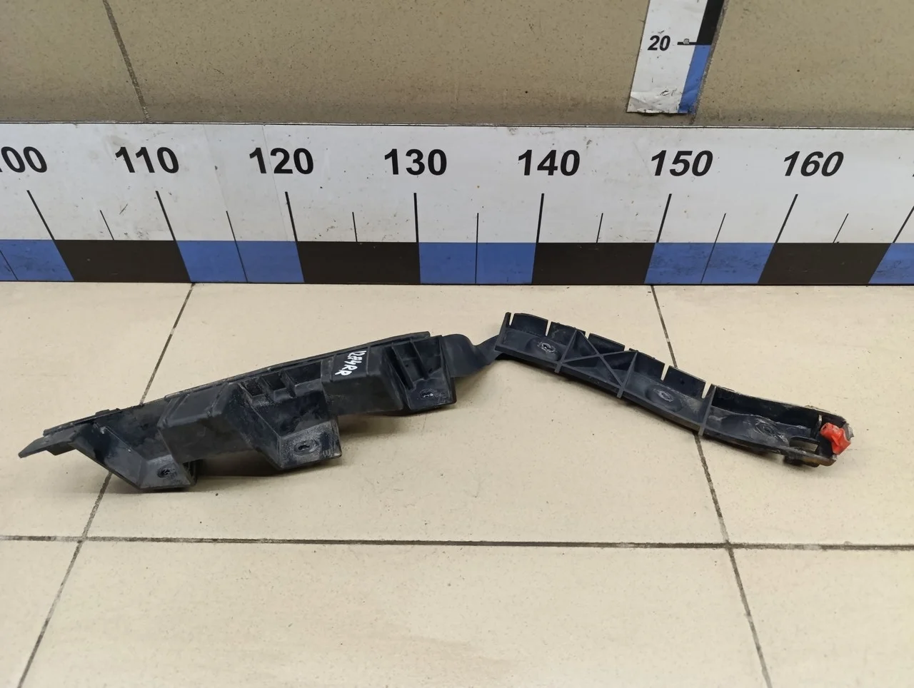 Направляющая заднего бампера правая Corsa D 2006-2015