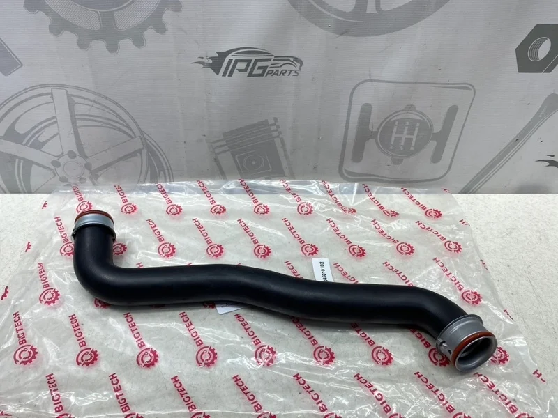 Патрубок ож Mercedes-benz W204