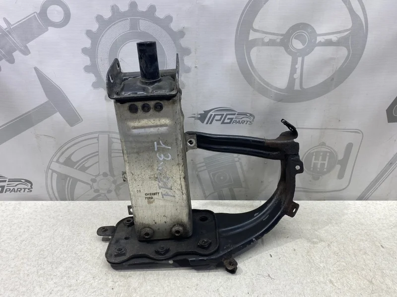 Кронштейн усилителя переднего бампера правый Mercedes-benz 2007 W211