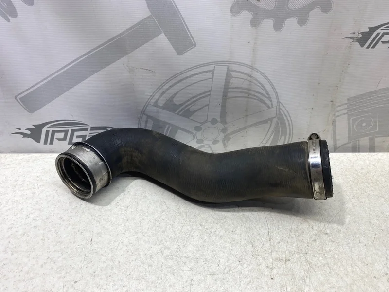 Патрубок интеркулера правый Mercedes-benz 2009 W164