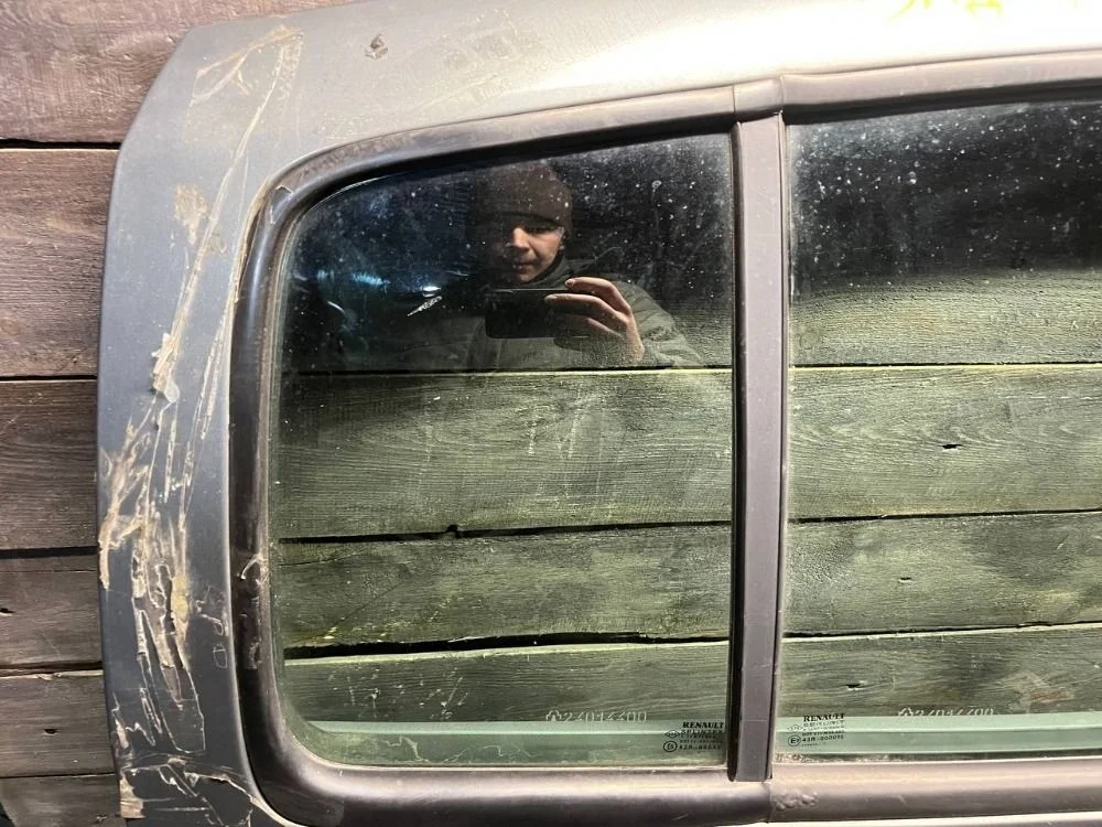 Форточка задняя правая Renault Clio II