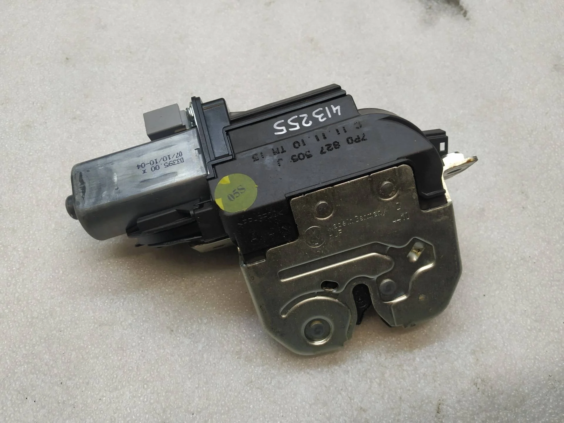 замок багажника Volkswagen Touareg 7P6 2011