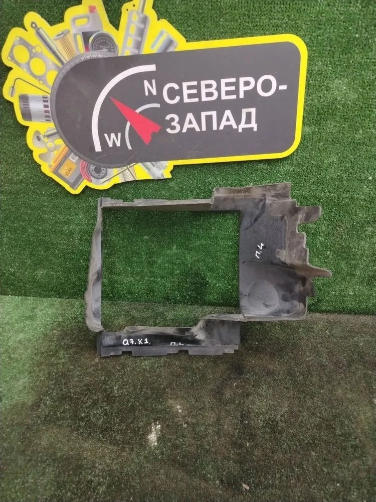 Дефлектор радиатора Audi Q7 2012 4L0117335 4LB CJTC