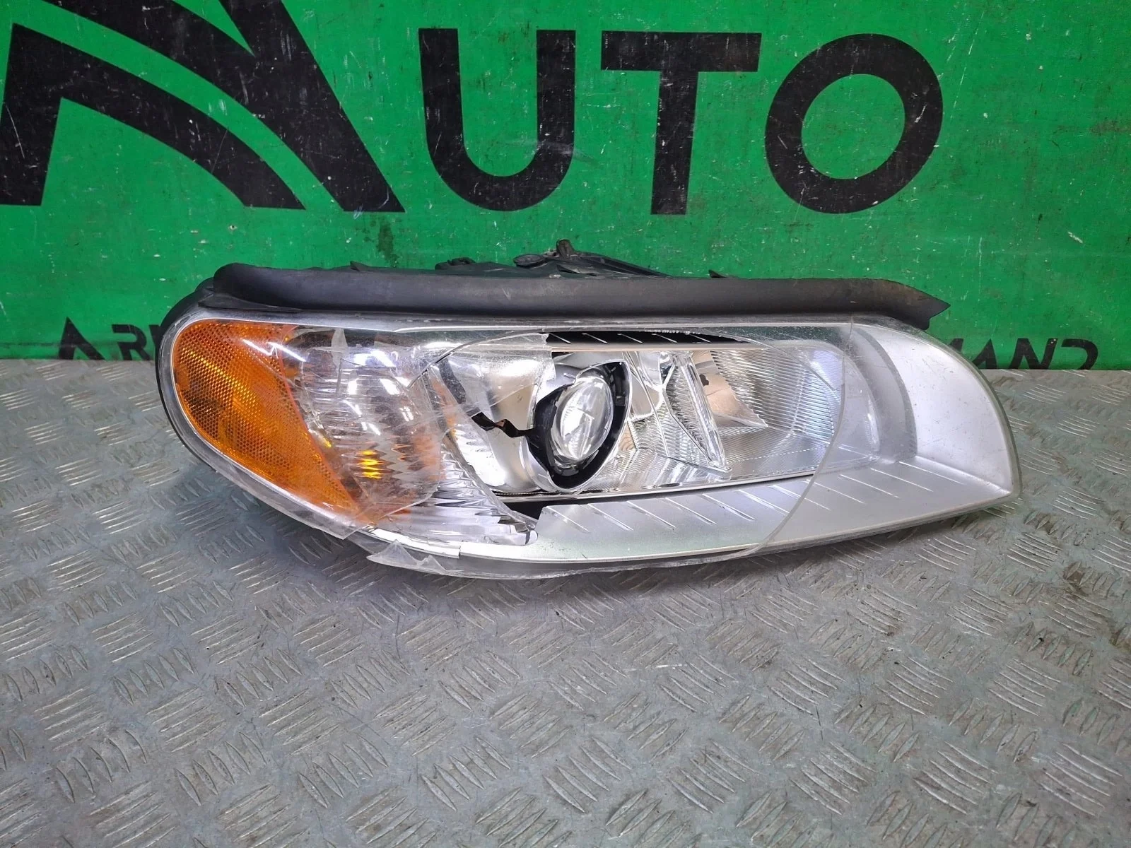 Фара Volvo XC70 2007-2016