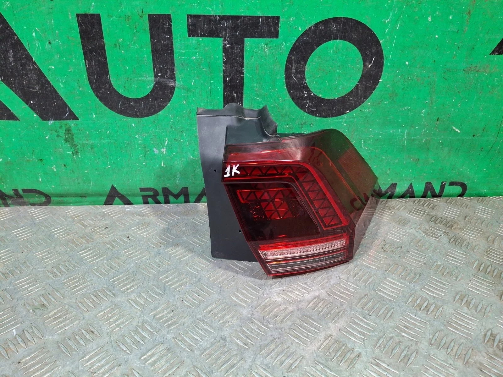 Фонарь внешний Volkswagen Tiguan 2016-2020